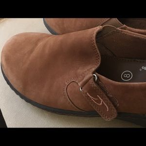 •Final Price• Dr. Scholl’s Brown Suede Shoe Size 8